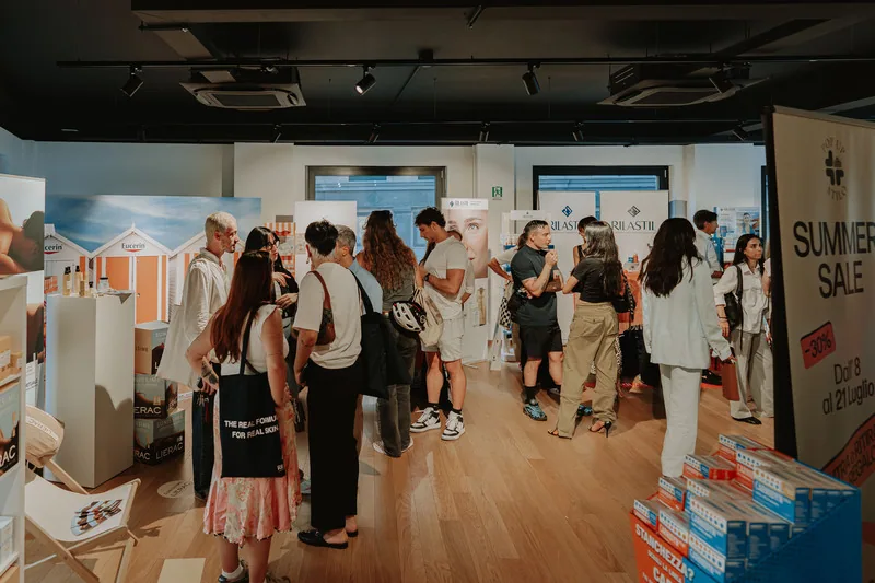 Persone durante un evento Farmacie Stilo a Milano